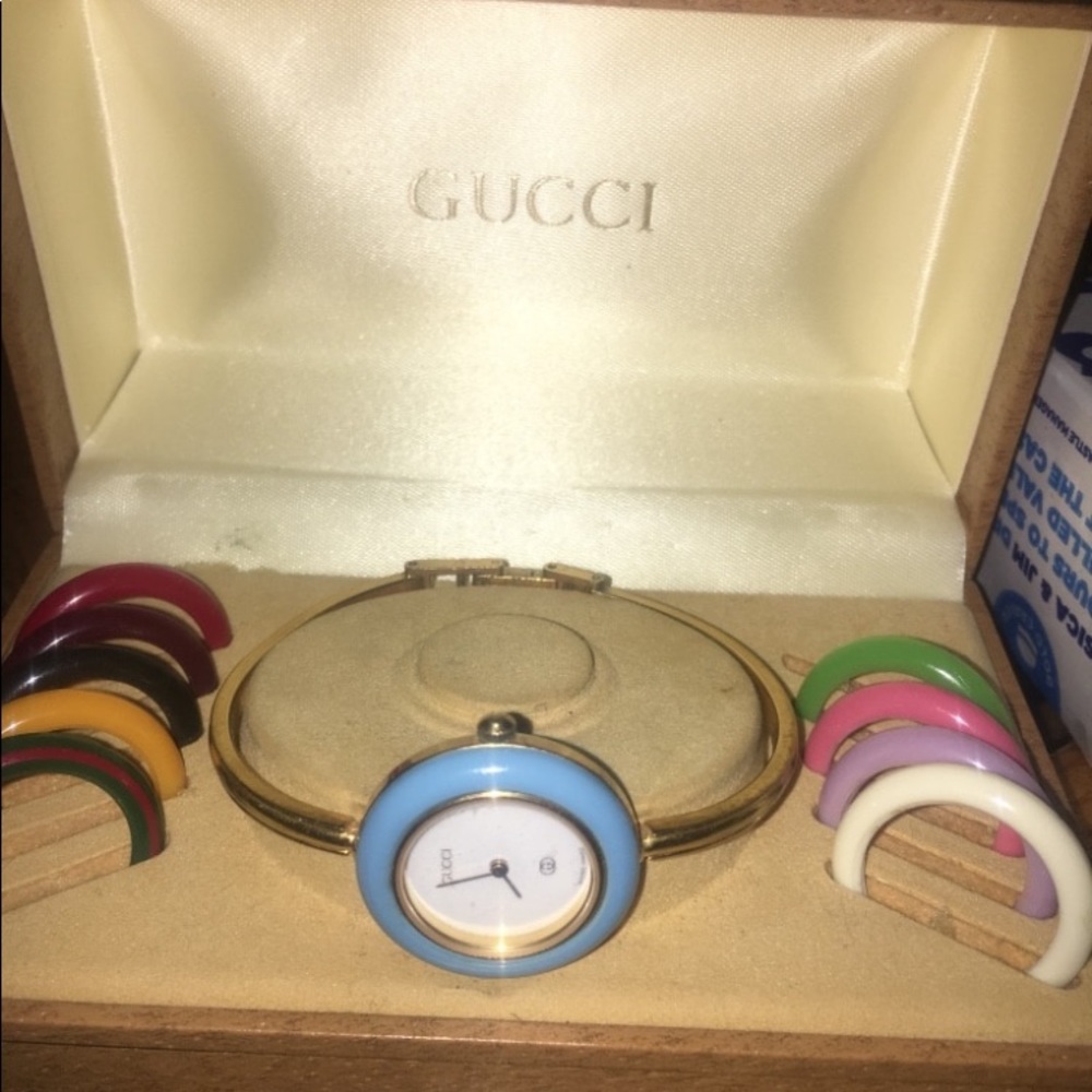 Gucci interchangeable watch needs battery